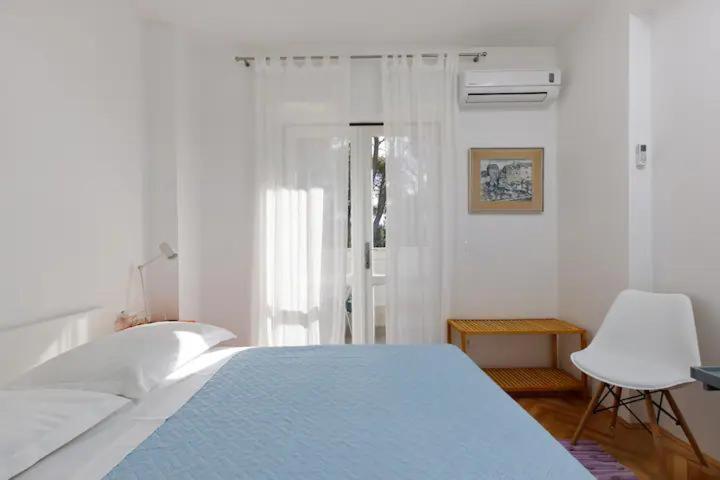 Apartment & Rooms Nugal Makarska Bilik gambar