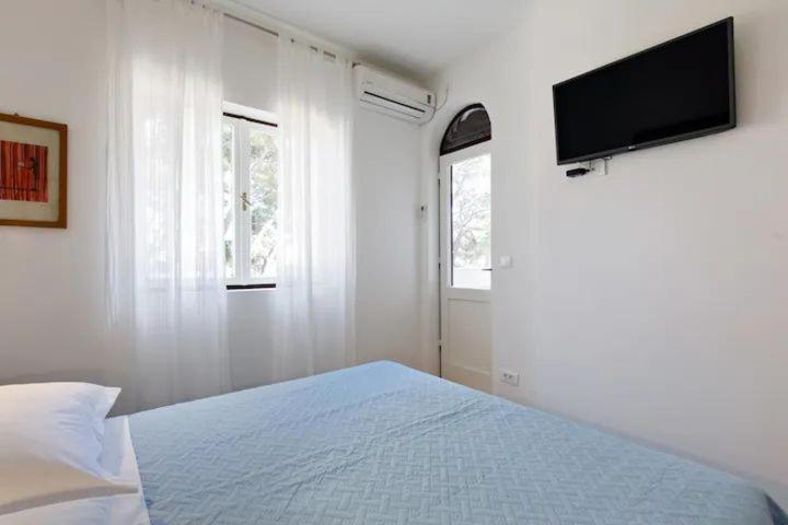 Apartment & Rooms Nugal Makarska Bilik gambar